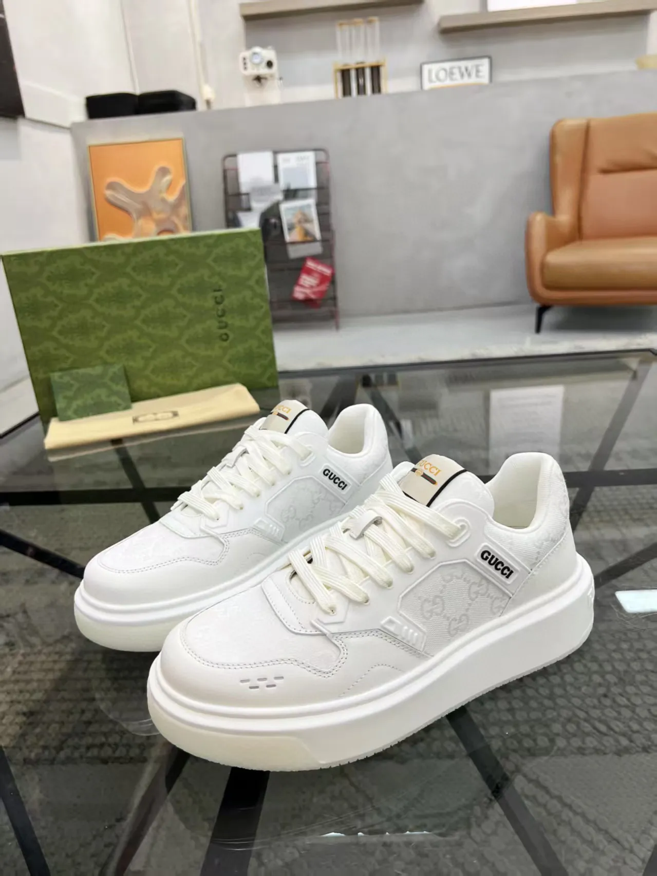 Factory price: 460💰Gucci new men's shoes GUCCI [Lightning] latest shoes are shipped. Original quality, fashionable, made of special materials, sheepskin lining, brand new packaging. The foot feels super comfortable and the workmanship is impeccable. Size: 38-44, customized 45